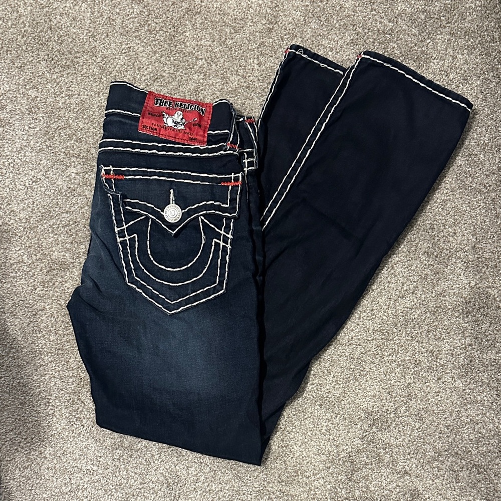 Rare True Religion straight w flap super T jeans, Red tag and stitching accents